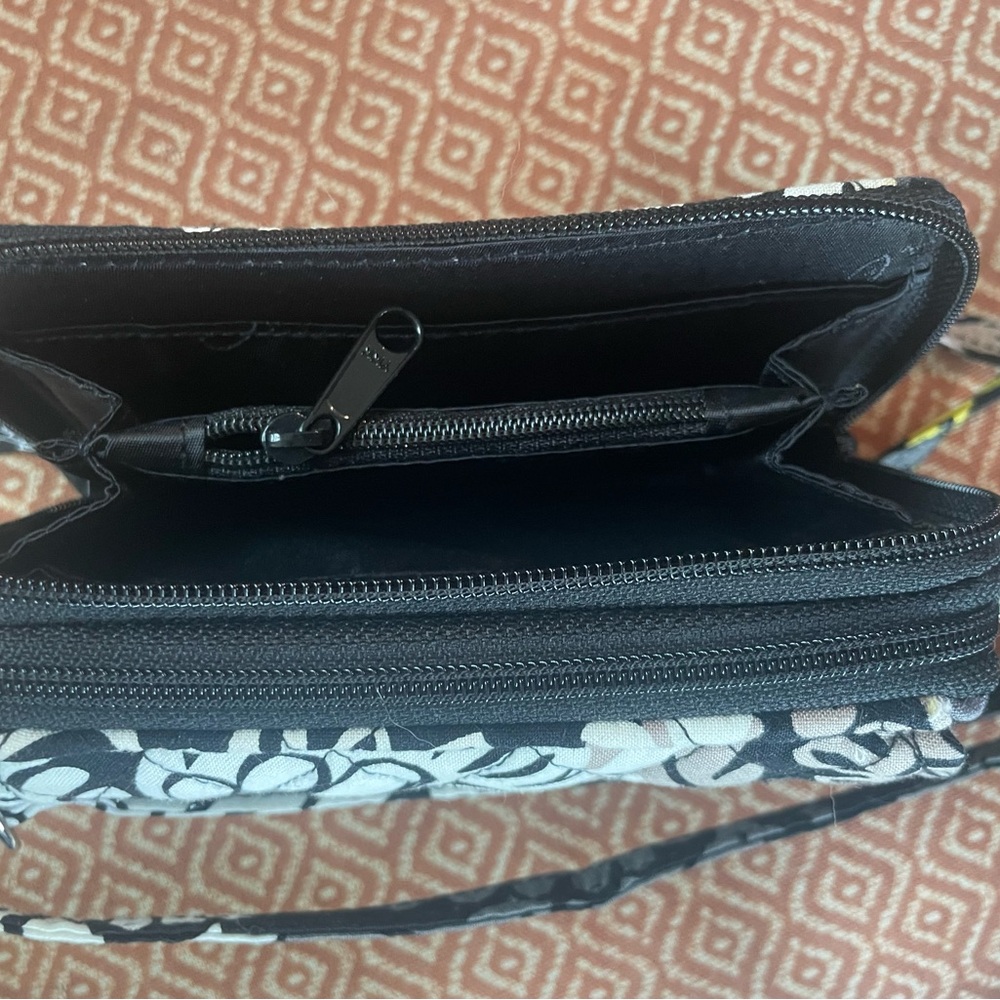 Vera Bradley Black and White Floral crossbody - Picture 5 of 6
